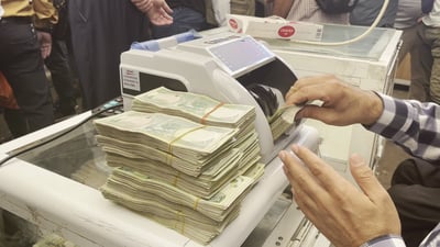 دولار بغداد ينهي أسبوعه منخفضاً عن نهاية الأسبوع الماضي