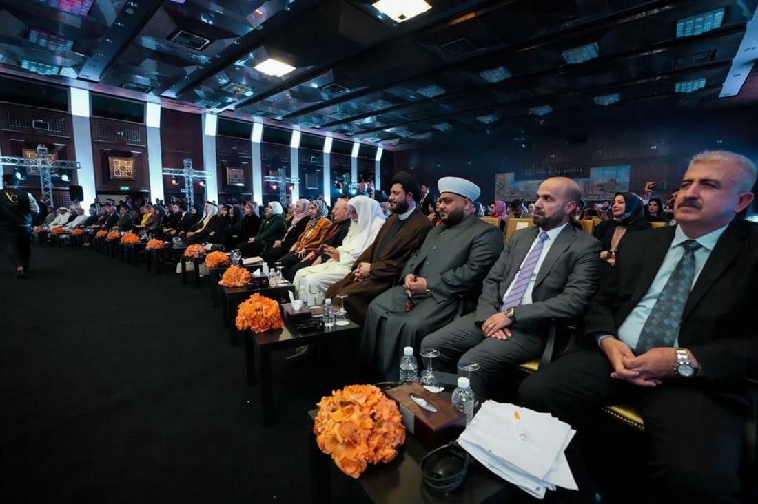 الحلبوسي يتوسط نوار عاصم وطيف سامي في مؤتمر لمناهضة العنف على أساس النوع