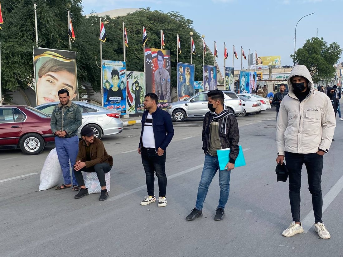 الناصرية: ببطانية ومخدة.. خريجون يعلنون اعتصاما مفتوحا “حتى التعيين” (صور)