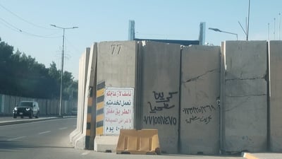 صبّات فندق الرشيد تعرقل حركة السير في شارع يافا.. “متى تنتهي الأربعون يوماً؟”