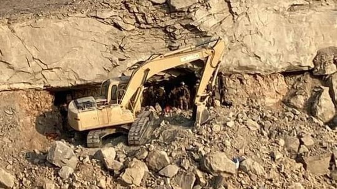 “فريق دراجات” لداعش يدفن تحت صخور حمرين.. بغارة جوية (صور)