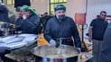 الصدر يتفحص القدور في مضيف الحنانة