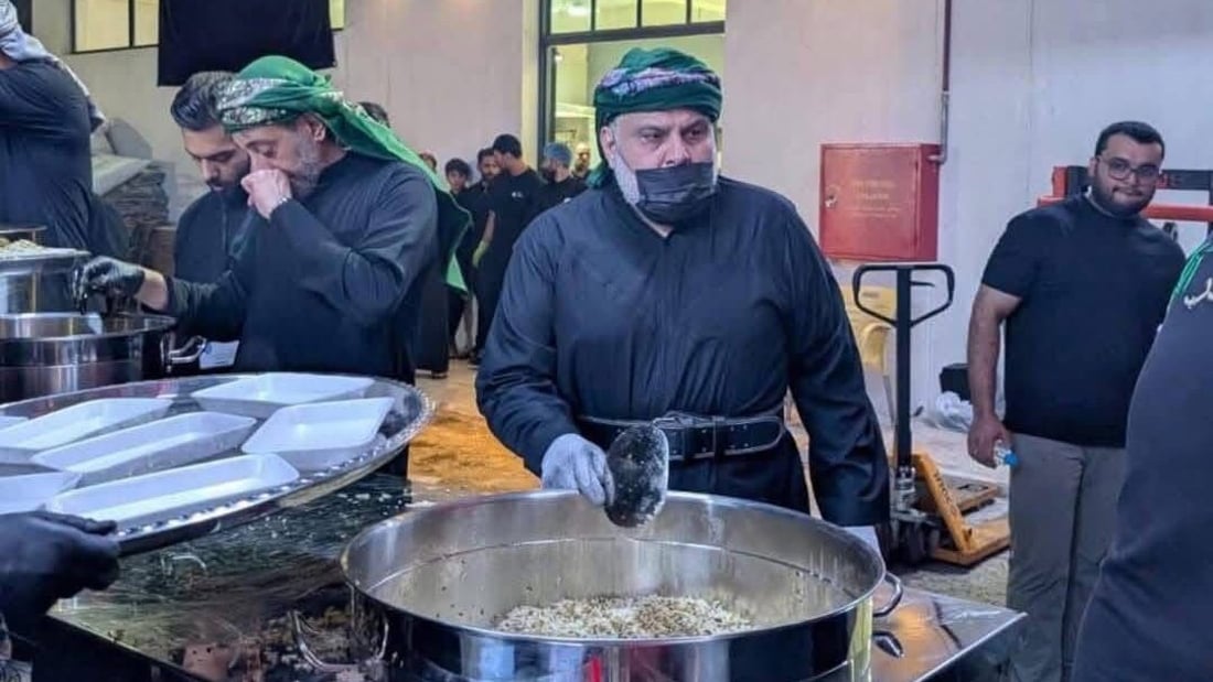 الصدر يتفحص القدور في مضيف الحنانة