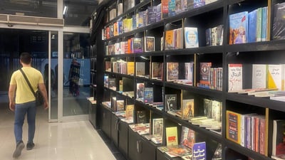 تجربة جديدة.. مكتبة “Levant” تبيع الكتب على زبائن مول المنصور (صور)