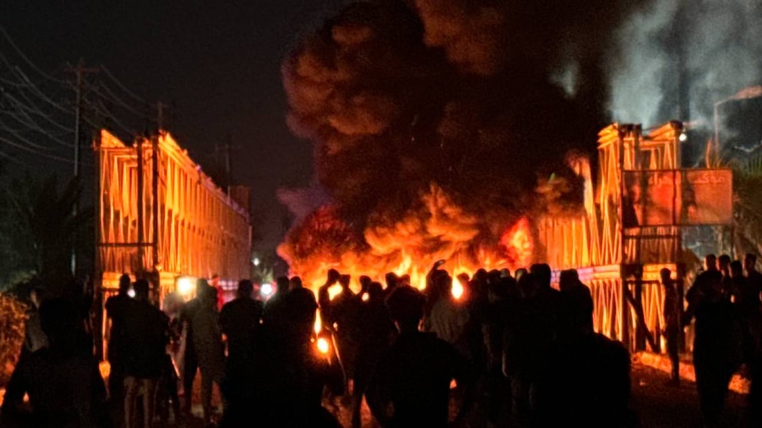 صور: الشغب ينتشر ومسؤول نجفي يهرع إلى المشخاب.. النار قطعت طريق أبو صخير