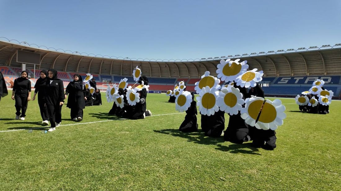 صور: 170 مدرسة في الكوت تودع العام الدراسي باستعراض رياضي