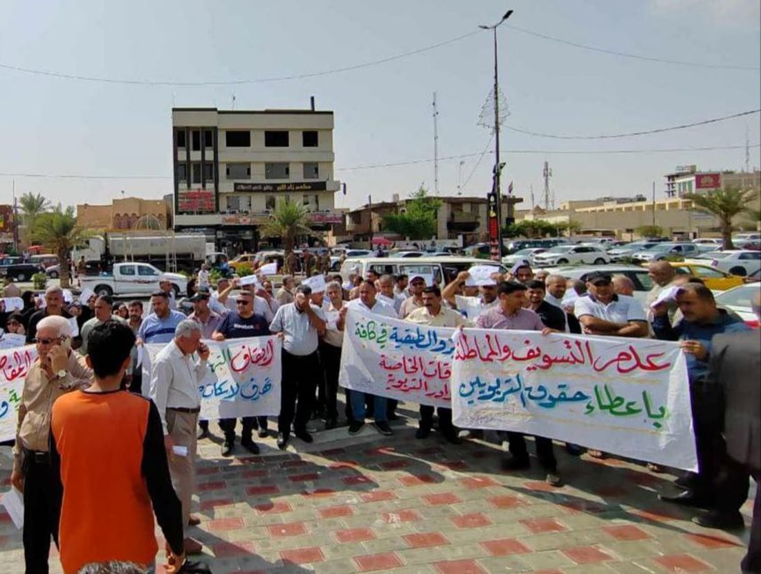 كربلاء: مظاهرة غاضبة للمعلمين والمدرسين ضد “محسوبيات” في توزيع الأراضي
