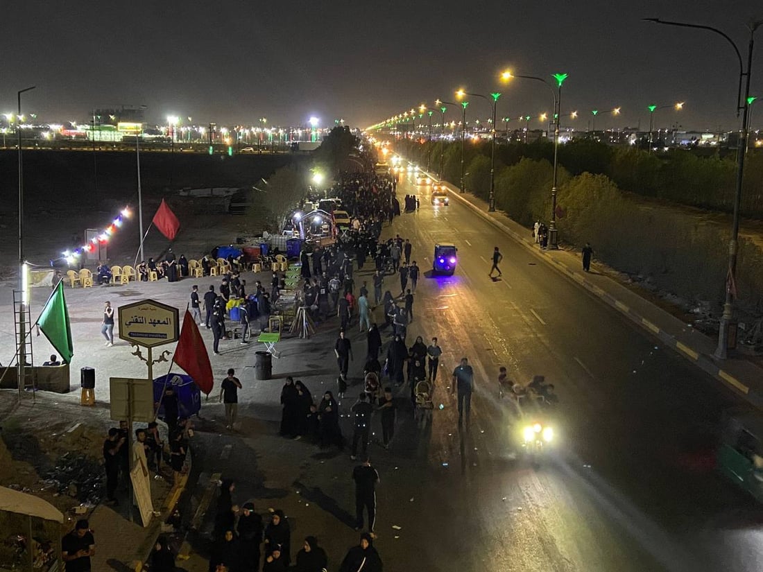 صور من البصرة الآن: حشود المعزين تتجه إلى مسجد خطوة الإمام علي في الزبير