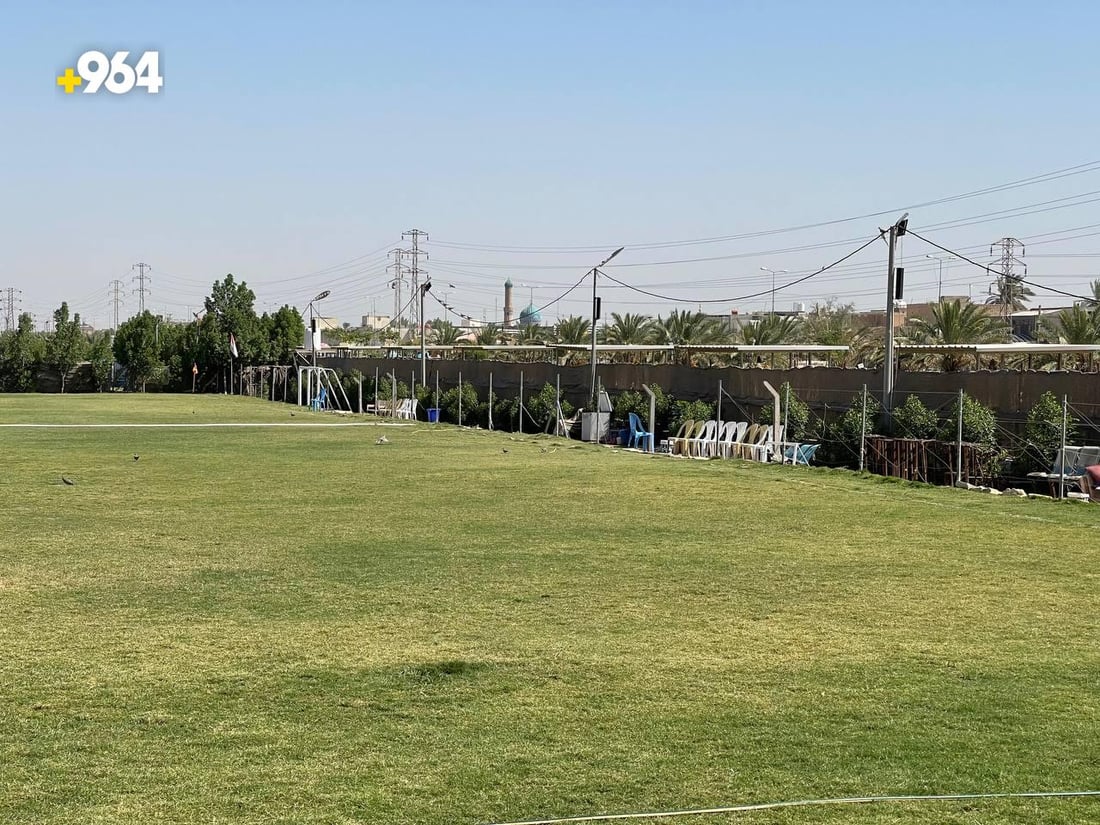 صور “قبل وبعد” لمحيط جامعة الكوفة.. شاب يحول “المزبلة” الى ملاعب ومساحات خضراء