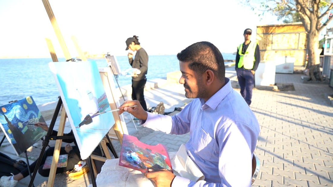 البصرة: رسامون ورسامات يوثقون رسوّ لوغوس هوب في العراق بلوحات وتخطيطات فنية (صور)