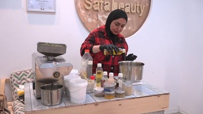 صور مع “صفا بيوتي” في الحلة.. قانونية تصنع زيوت التجميل وتستورد من بريطانيا