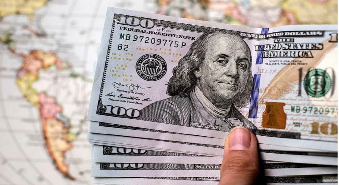 فواتير مضخمة وتهريب الدولار مستمر رغم ضوابط أميركا.. خبير يدعو لإجراءات استثنائية