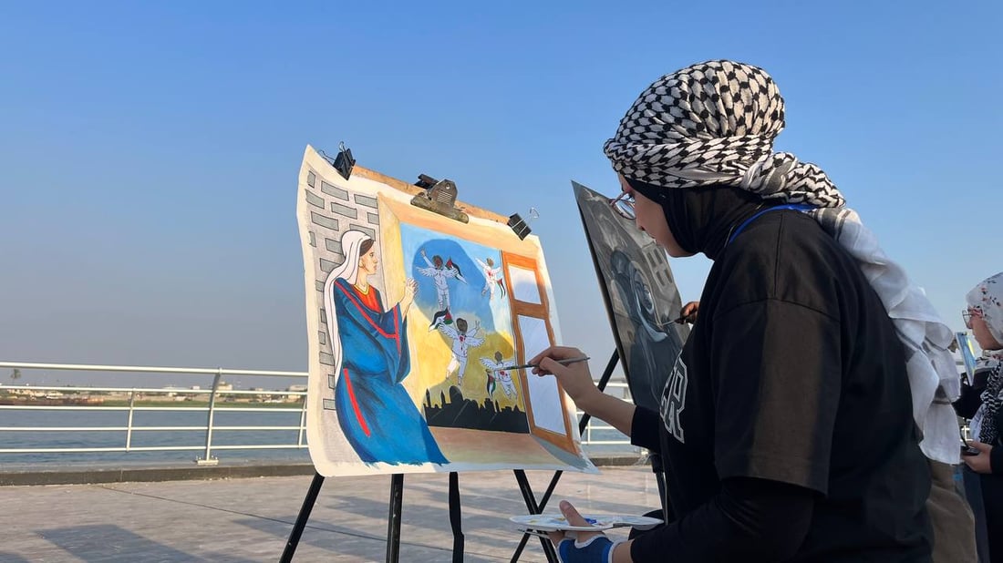 75 فناناً في البصرة يرسمون “ملائكة فلسطين”.. صور بألوان فانكوخ على الكورنيش