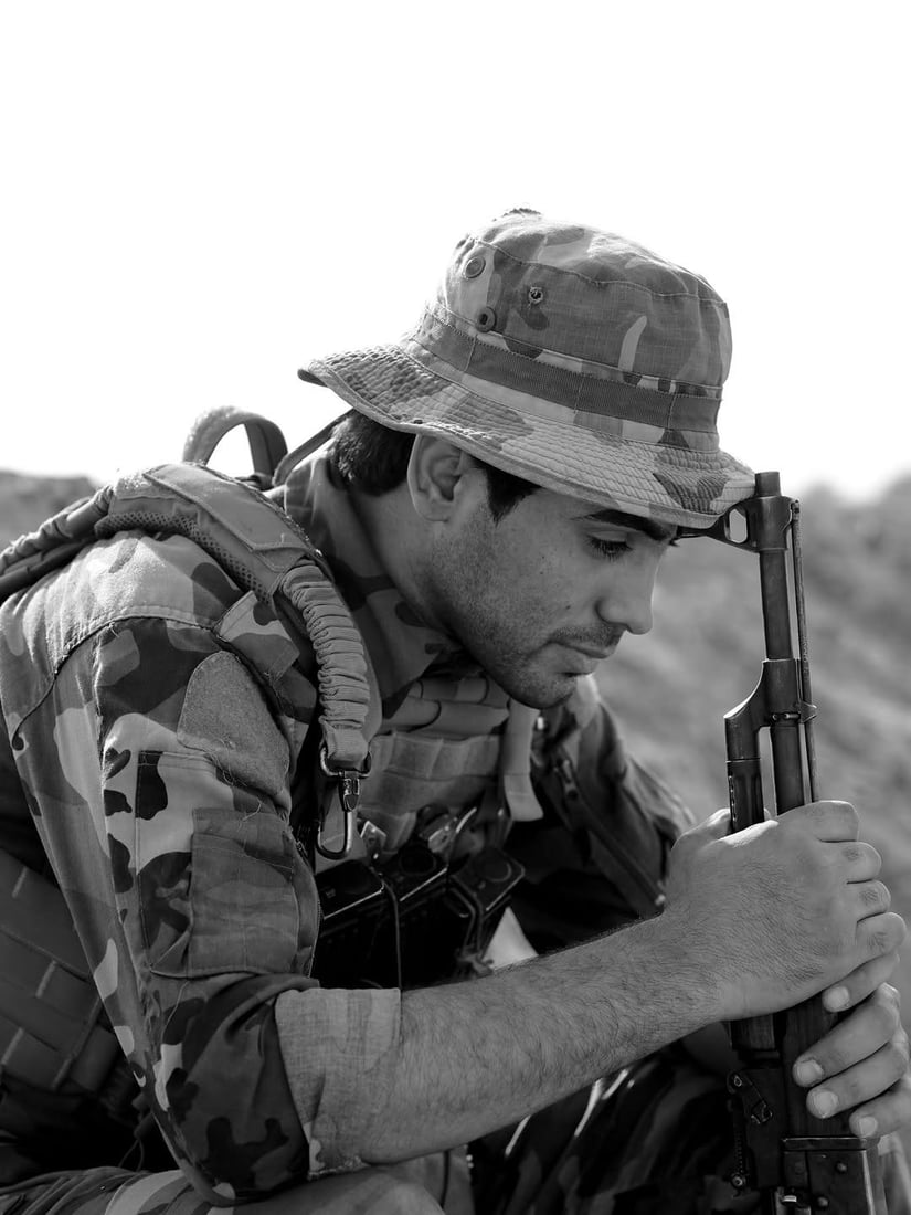 فريق فيلم “علي رشم” يعثر على الشبيه أخيراً.. شاب من الأنبار