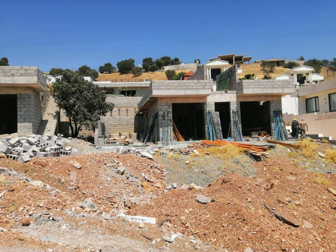 سێ کەس لەسەر دروستکردنی خانووی زیادەڕۆ دەستگیر کران