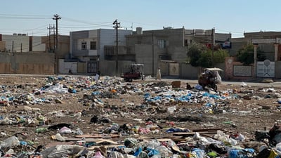 الخطة مدرسة والواقع مكب قمامة.. لا حلّ لمعضلة ساحة العروبة وسط كركوك (صور)