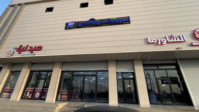 964 قرب حدود الكويت.. “مول” عراقي كبير فوقه مستشفى يستقبل ضيوف الخليج