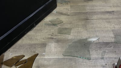 تەنێک لە گەڕەکێکی هەولێر کەوتە خوارەوە و زیانی بە هاوڵاتیان گەیاند