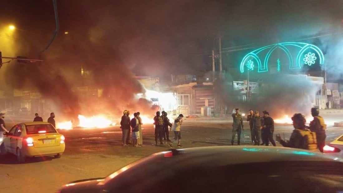 الديوانية في وضع سيء.. حرق إطارات في الشوارع بعد استمرار انقطاع الكهرباء منذ 3 أيام