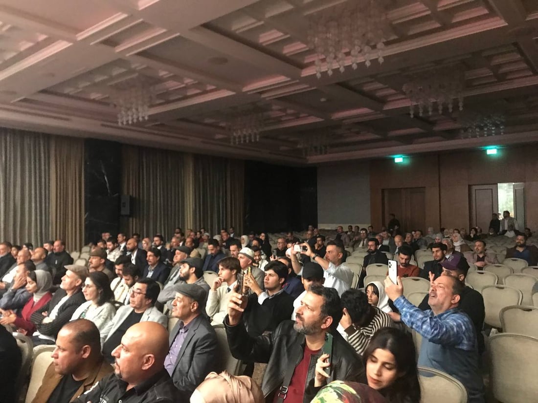 صور: جعفر الخفاف في مربد البصرة.. “أحبيني” للسياب سرقت إعجاب الحضور العربي