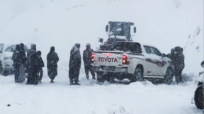 ئەگەر لەناو بەفردا بە ئۆتۆمبێلەوە گیرت خوارد چی دەکەیت؟