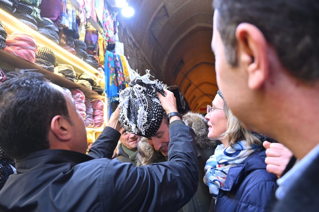 ژماره‌یه‌ك كونسوڵ و نێرده‌ی دیپلۆماسیی وڵاتان له‌ بازاڕی هه‌ولێر پیاسه‌یان كرد