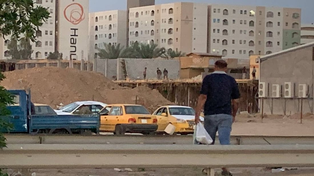 فيديو: المشي إلى بسماية “مجازفة”.. أكبر مجمع في بغداد بلا جسر عبور