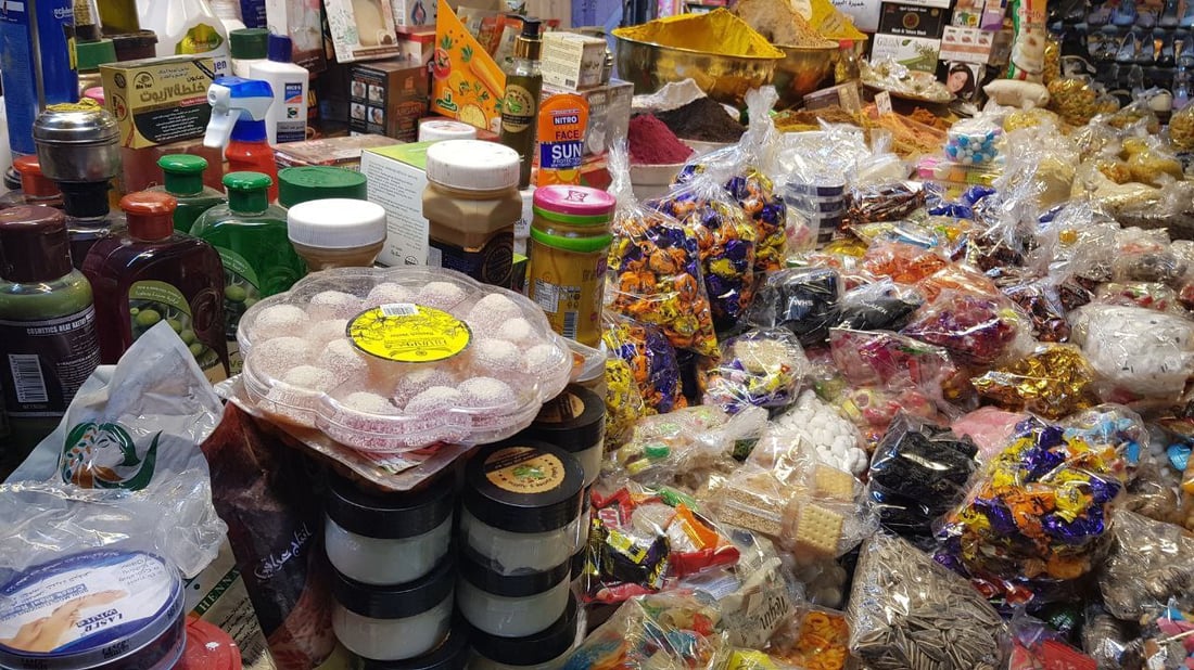 ساعات على الحظر.. والأسعار تصعد بمعدل 1000 دينار في المسيب (صور)