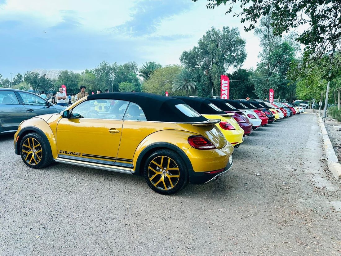 العراقيات يعشقن سيارة الرايخ الألماني.. معتز يجمع ملاك “الرگة” في گروب فيسبوك (صور)