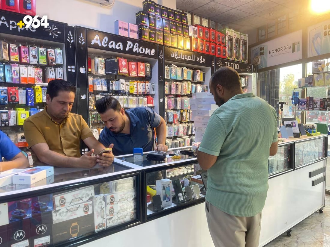 صور: زكريا أول مستورد للهواتف من الصين إلى هيت.. صيانة وعروض “لا تقاوم”!
