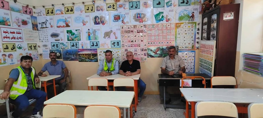 معلم عنيد جداً في كركوك.. اشترى طاقة شمسية لتدفئة الصف ووسائل الإيضاح