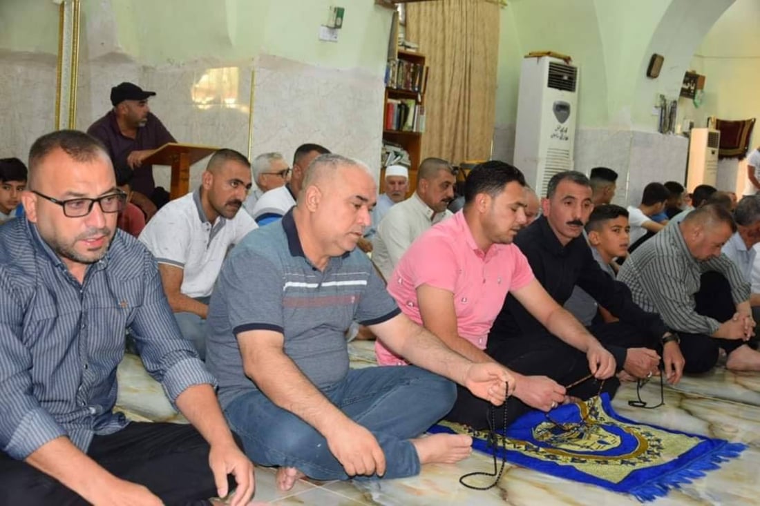 ملا عباس يحث المصلين على مساعدة الفقير وزيارة المريض.. صور من مقام زين العابدين