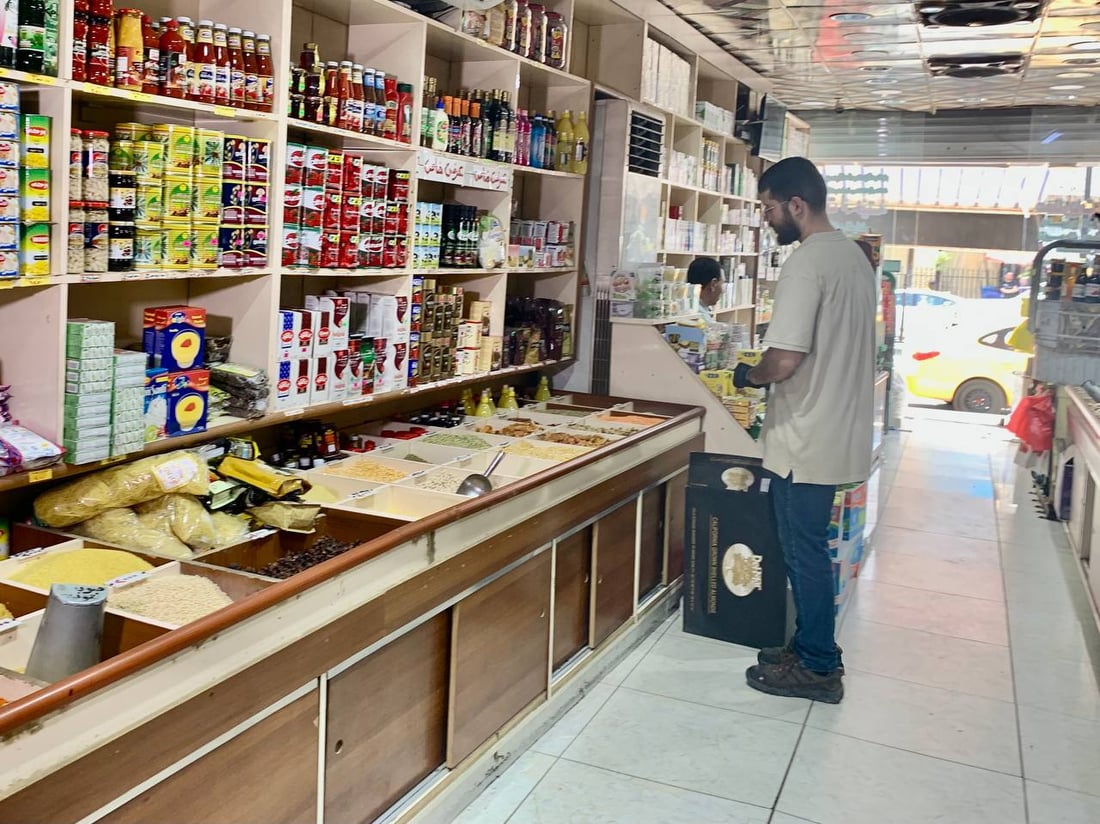 عطارو بغداد ينافسون الصيدليات بالعشب الرخيص.. وطبيب يحذر من الفشل الكلوي (صور)