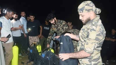 صور: غواصون من سرايا السلام نزلوا إلى دجلة وانتشلوا جثة غريق