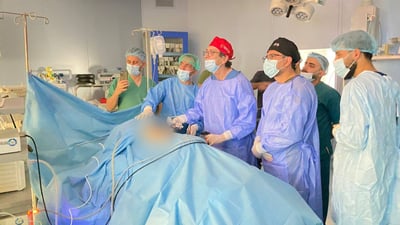 پزیشکانی ئیسپانیا لە سلێمانین؛ 20 نەشتەرگەریی “ئاڵۆز” بە خۆڕایی دەکەن