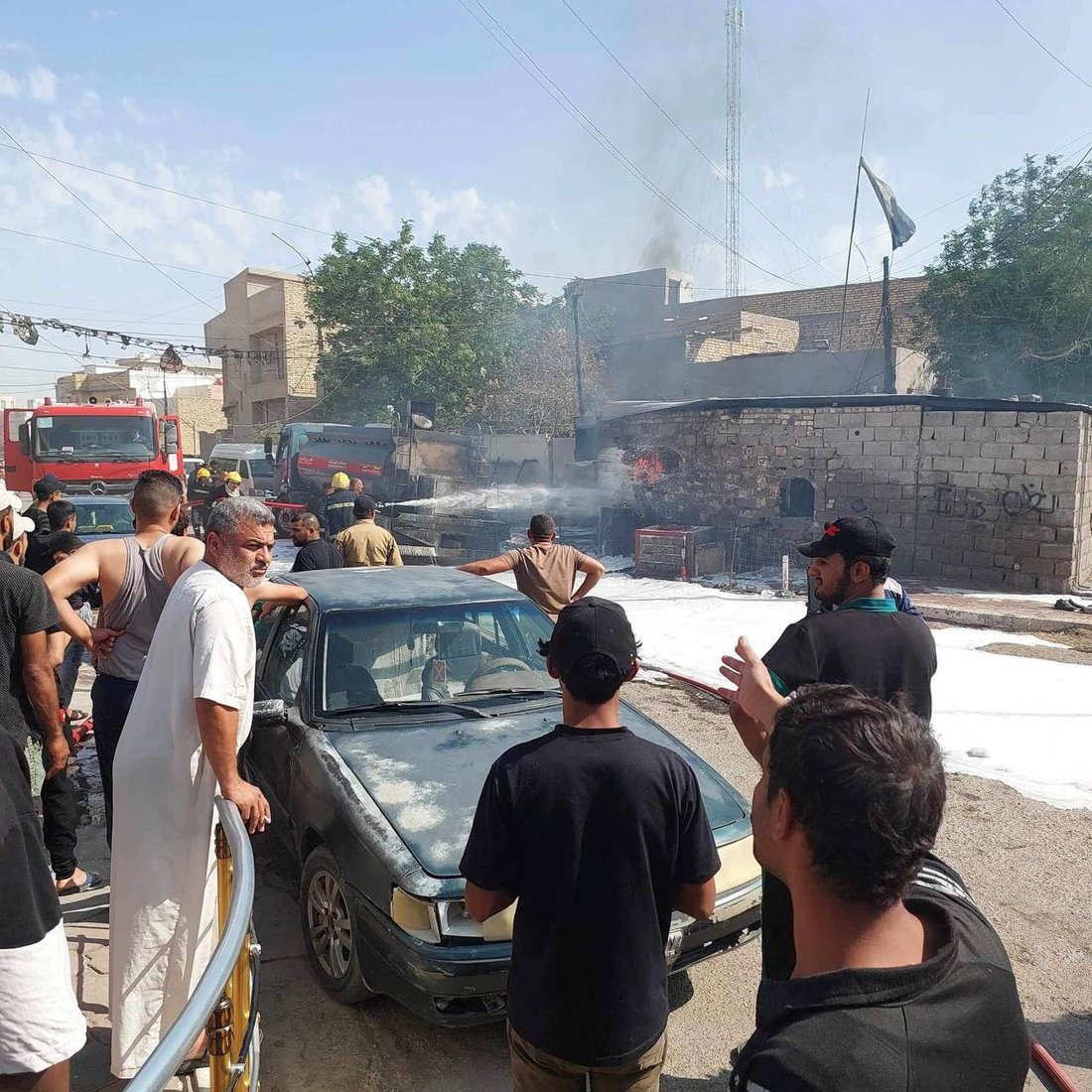 الجيران أنقذوا العامل وسائق الصهريج.. مطافئ الكوت تخمد حريق مولدة كهرباء