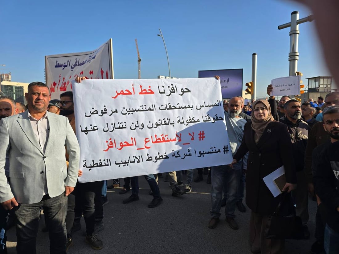 موظفو النفط يهددون بالإضراب العام حال المساس بحوافزهم ومخصصاتهم المالية