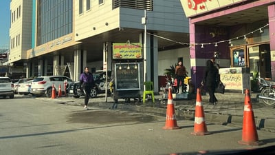 Taxi drivers in Kut decry blocking of streets by businesses as authorities shift blame