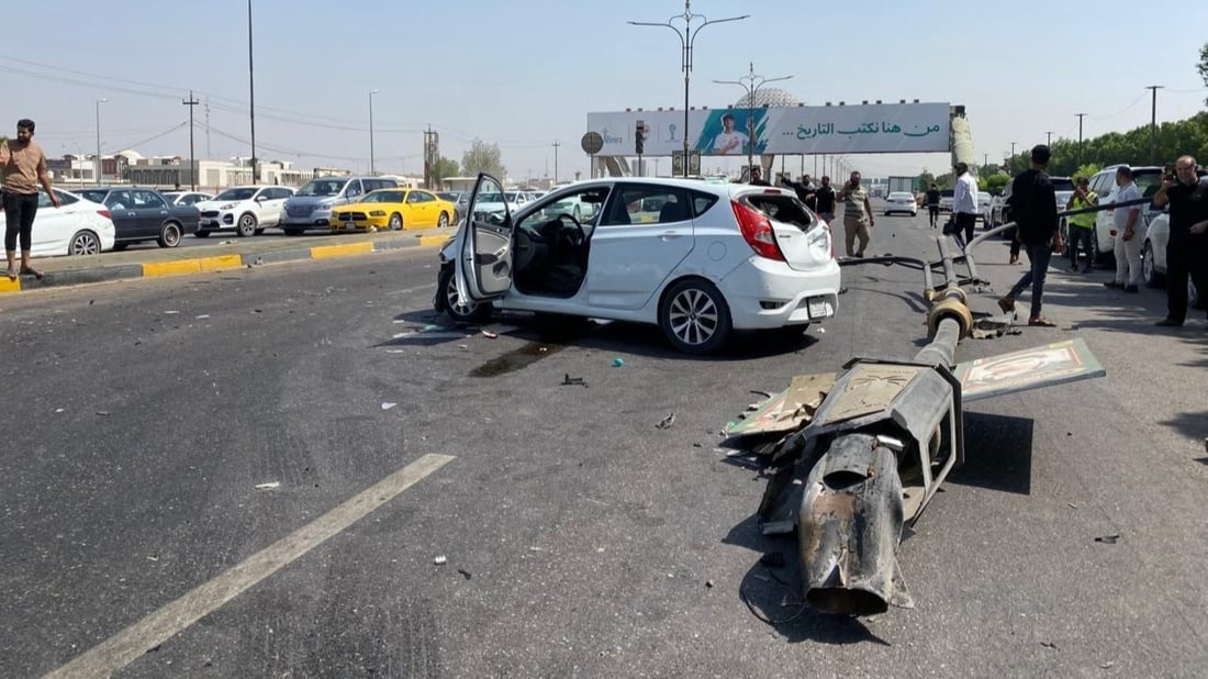 صور: 5 سيارات تحطمت.. تريلة متهورة تثير الفوضى في البصرة