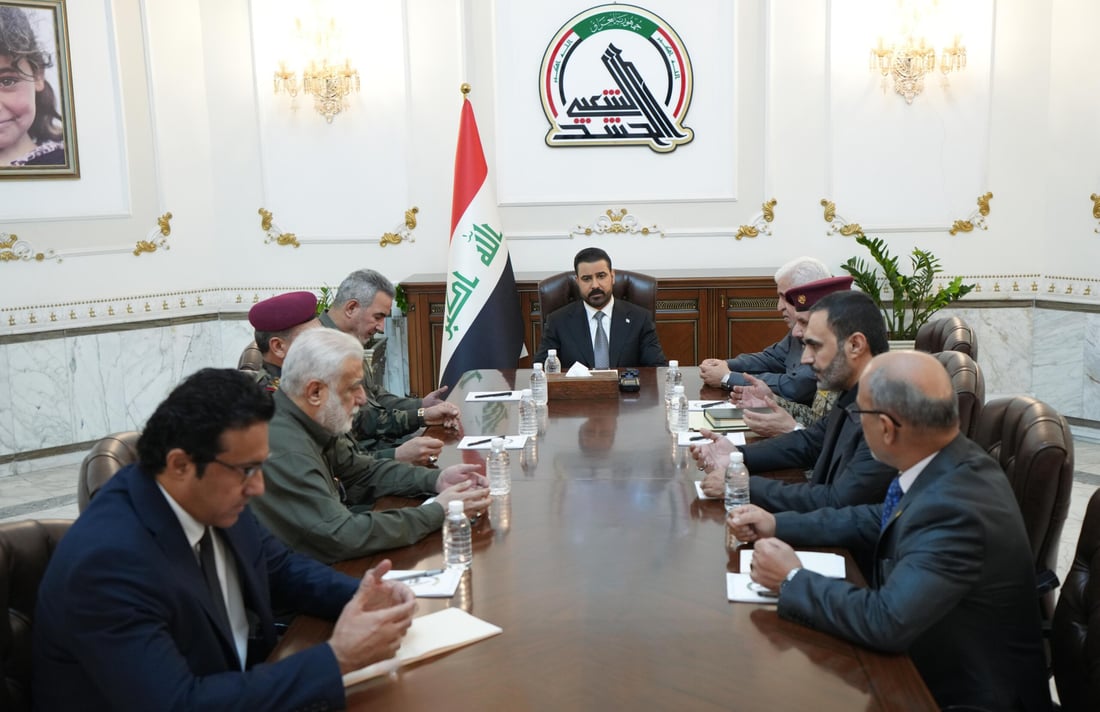 الزيدي يزور مقر الحشد بعد القصف السعودي ويوجه بتكريم الشهداء ورعاية الجرحى
