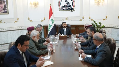 الزيدي يزور مقر الحشد بعد القصف السعودي ويوجه بتكريم الشهداء ورعاية الجرحى