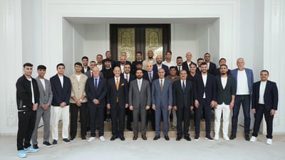 الزيدي يوصي المنتخب قبل المغادرة إلى إسبانيا: ابذلوا جهدكم لإسعاد الشعب