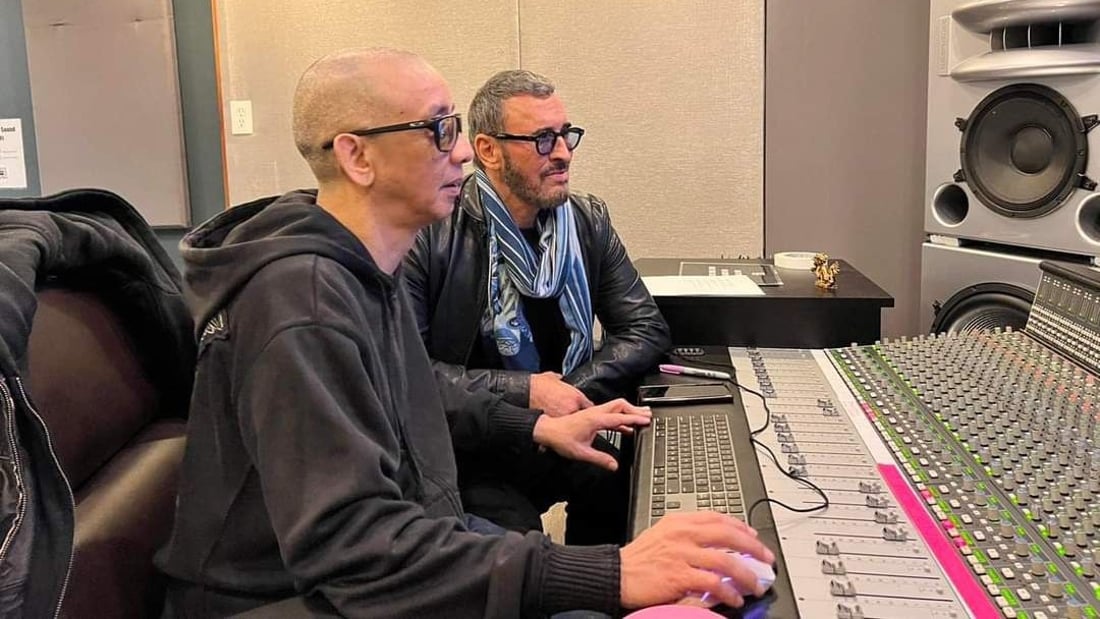 صور: كاظم الساهر يغني بالإنگليزية لفواجع غزّة.. “Hold your fire”