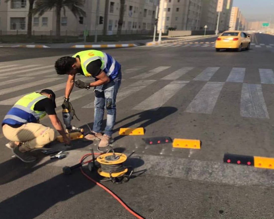 بسماية تزرع المطبات في طريق المتهورين.. “إشارات المرور لم تعمل منذ التأسيس”