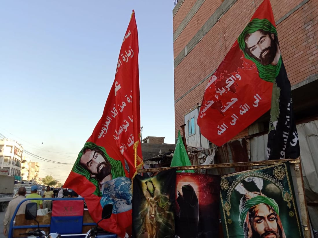 صور: سوق بغداد الجديدة يدخل موسم الأحزان بالرايات السود.. كل الأحجام بأسعار مناسبة