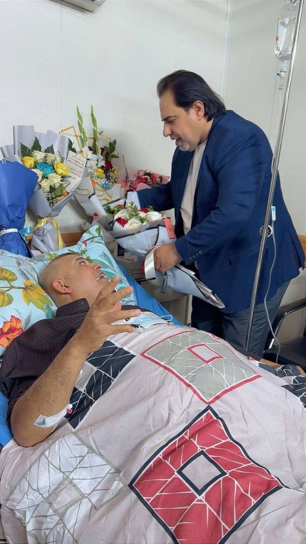 “رعد الناصري بخير”.. وفد من نقابة الفنانين يزوره في المستشفى (صور)