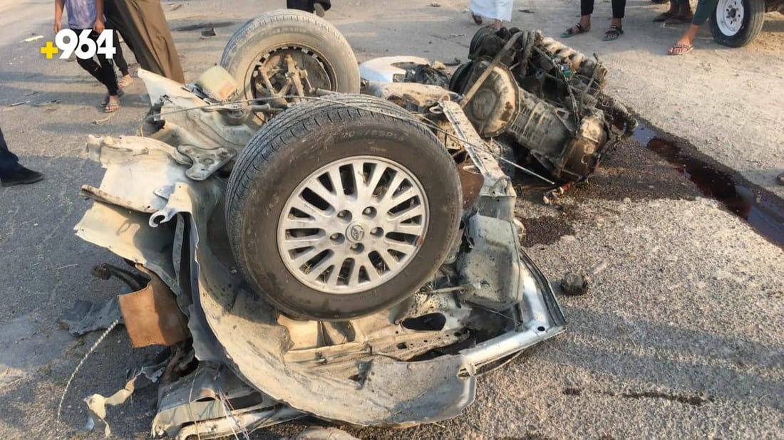 “كرستا” تحوّلت إلى كومة حديد تحت صهريج.. صور من حادث عنيف على سريع الناصرية
