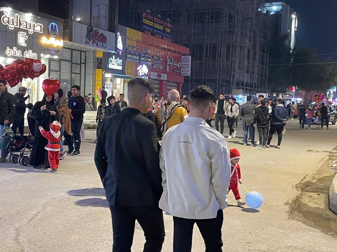 صور: بعقوبة تستقبل رأس السنة في “شارع الطابو” والعوائل ملأت المكان بالاحتفالات