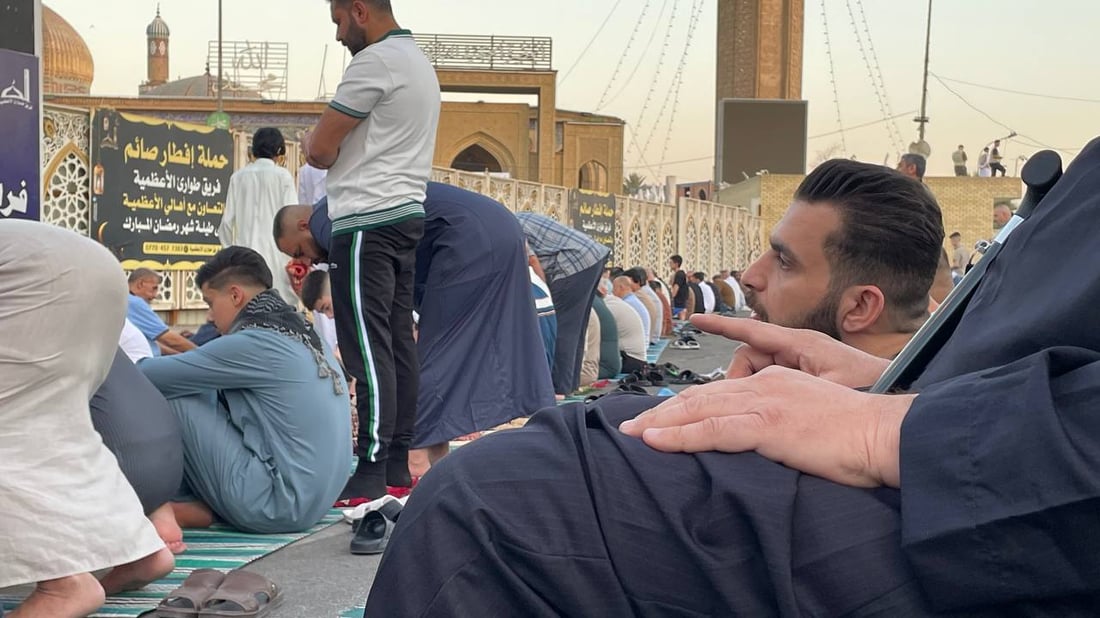صور: حشود في أبو حنيفة لأداء صلاة العيد.. الطه يدعو لنصرة غزة