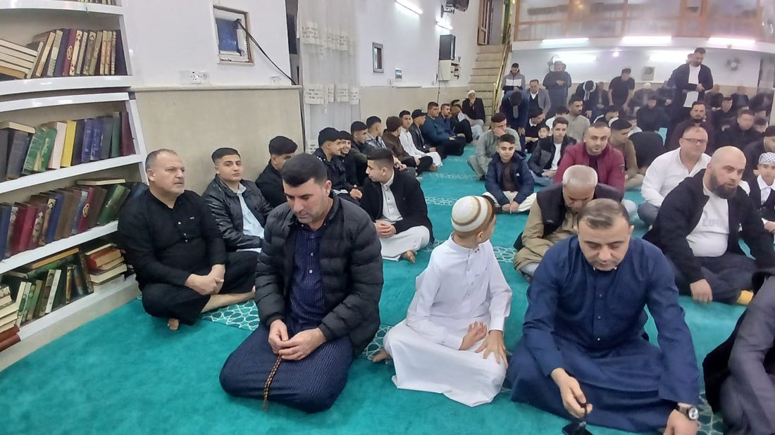 أهالي آلتون كوبري يؤدون صلاة العيد بالأزياء التركمانية التقليدية (فيديو+صور)